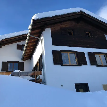 Semesterbostad Haus Maran Urmein